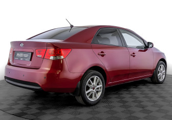 Подержанный автомобиль Kia Cerato Sedan 2010 года (5 фото)