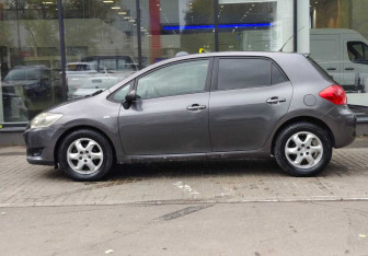 Подержанный автомобиль Toyota Auris Hatchback 2007 года (5 фото)