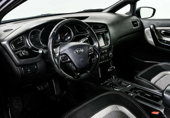 Подержанный автомобиль Kia Ceed Hatchback 2014 года (10 фото)