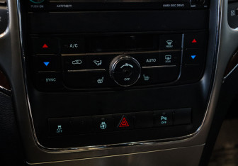 Подержанный автомобиль Jeep Grand Cherokee 2012 года (22 фото)