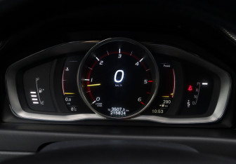 Подержанный автомобиль Volvo XC70 2015 года (28 фото)