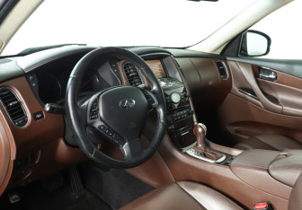 Подержанный автомобиль Infiniti EX 2008 года (13 фото)