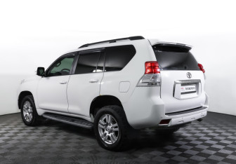 Подержанный автомобиль Toyota Land Cruiser Prado 2011 года (7 фото)
