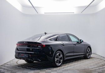 Подержанный автомобиль Kia K5 2021 года (5 фото)