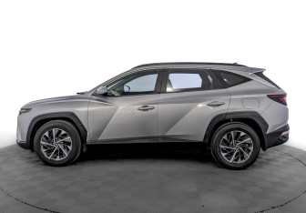 Подержанный автомобиль Hyundai Tucson 2022 года (8 фото)