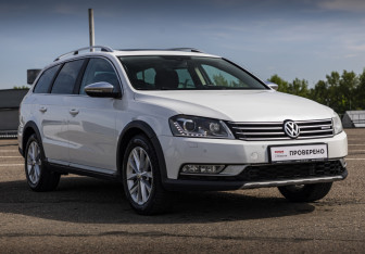 Подержанный автомобиль Volkswagen Passat Wagon 2012 года (3 фото)