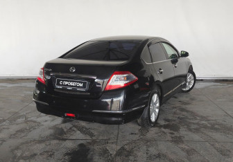Подержанный автомобиль Nissan Teana 2011 года (5 фото)