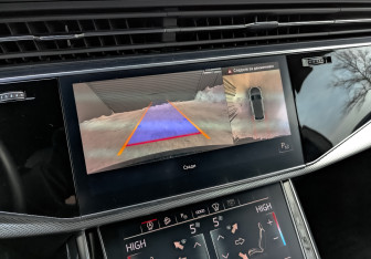 Подержанный автомобиль Audi Q8 2020 года (26 фото)
