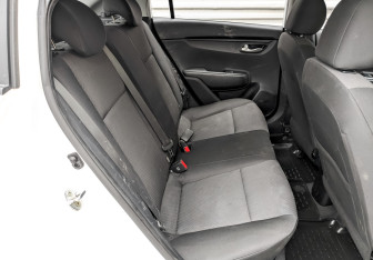Подержанный автомобиль Kia Rio Hatchback 2021 года (12 фото)