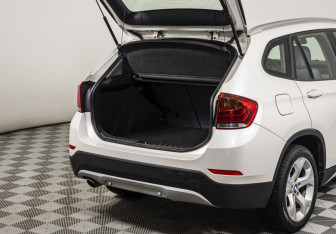 Подержанный автомобиль BMW X1 2014 года (17 фото)