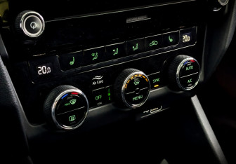 Подержанный автомобиль Skoda Octavia Liftback 2019 года (25 фото)