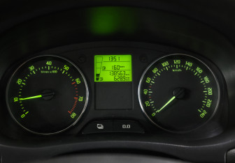 Подержанный автомобиль Skoda Fabia Hatchback 2011 года (13 фото)