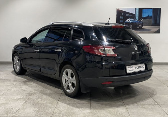 Подержанный автомобиль Renault Megane Wagon 2010 года (7 фото)