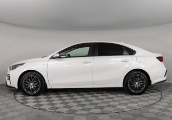 Подержанный автомобиль Kia Cerato Sedan 2019 года (8 фото)