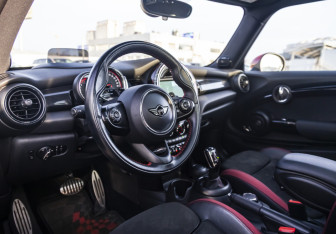 Подержанный автомобиль MINI Hatch 2018 года (14 фото)