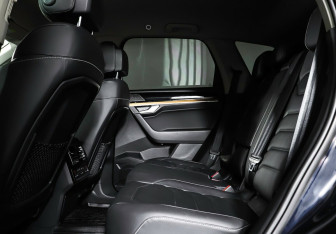 Подержанный автомобиль Volkswagen Touareg 2018 года (21 фото)