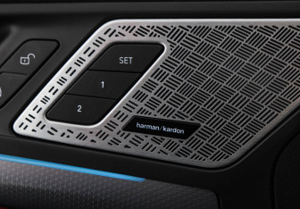 Подержанный автомобиль BMW X2 2024 года (19 фото)