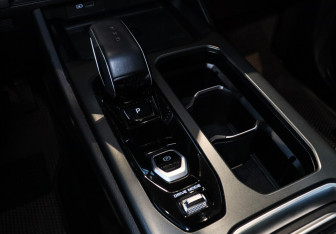 Подержанный автомобиль Geely Okavango 2023 года (23 фото)