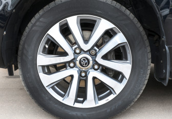 Подержанный автомобиль Toyota Land Cruiser Suv 2017 года (26 фото)