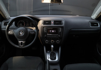 Подержанный автомобиль Volkswagen Jetta Sedan 2014 года (9 фото)