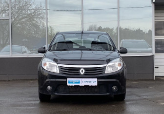 Подержанный автомобиль Renault Sandero 2010 года (2 фото)