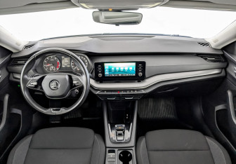 Подержанный автомобиль Skoda Octavia Liftback 2021 года (14 фото)