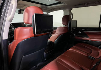 Подержанный автомобиль Lexus LX 2021 года (17 фото)