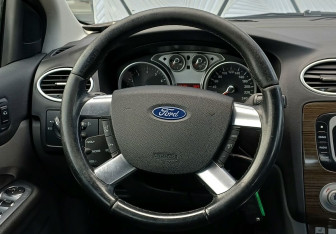 Подержанный автомобиль Ford Focus Hatchback 2008 года (12 фото)