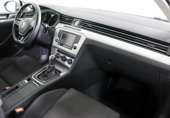Подержанный автомобиль Volkswagen Passat Sedan 2015 года (5 фото)