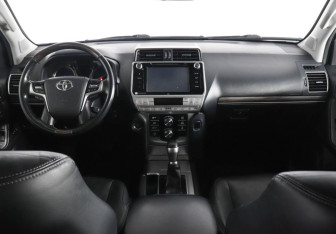 Подержанный автомобиль Toyota Land Cruiser Prado 2019 года (11 фото)