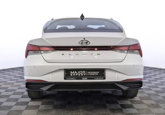 Подержанный автомобиль Hyundai Elantra Sedan 2021 года (6 фото)