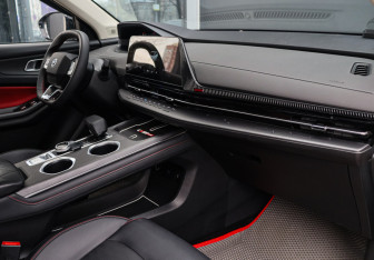 Подержанный автомобиль Changan UNI-S 2024 года (7 фото)