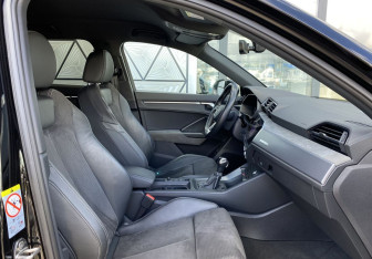 Подержанный автомобиль Audi Q3 2021 года (24 фото)