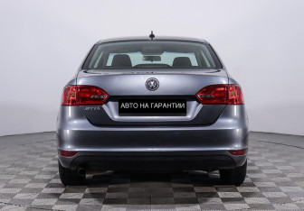 Подержанный автомобиль Volkswagen Jetta Sedan 2014 года (4 фото)
