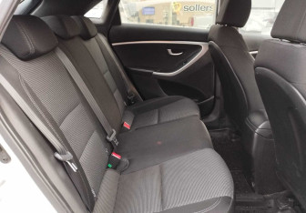 Подержанный автомобиль Hyundai i30 Hatchback 2013 года (11 фото)