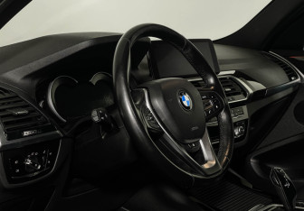 Подержанный автомобиль BMW X3 2019 года (11 фото)