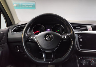 Подержанный автомобиль Volkswagen Tiguan 2019 года (14 фото)