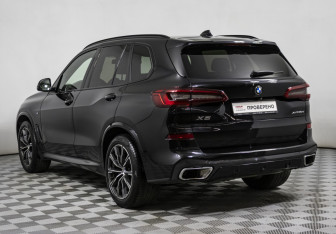 Подержанный автомобиль BMW X5 2019 года (10 фото)