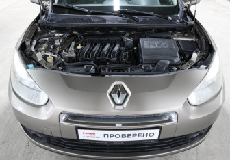 Подержанный автомобиль Renault Fluence 2012 года (9 фото)