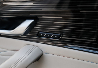 Подержанный автомобиль Geely Monjaro 2023 года (20 фото)