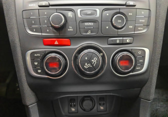 Подержанный автомобиль Citroen C4 Sedan 2013 года (13 фото)