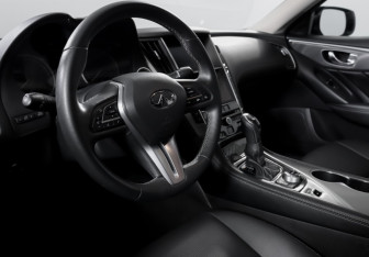 Подержанный автомобиль Infiniti Q50 2022 года (14 фото)