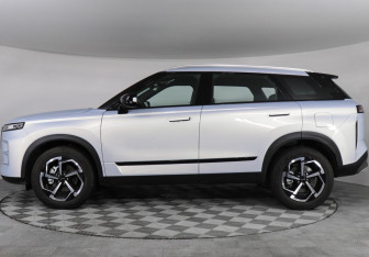 Подержанный автомобиль Jaecoo J7 2024 года (8 фото)