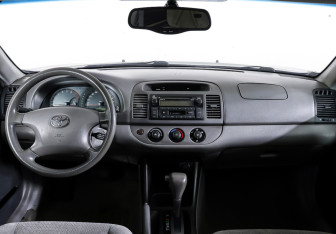 Подержанный автомобиль Toyota Camry Sedan 2002 года (13 фото)