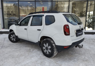 Подержанный автомобиль Renault Duster 2017 года (6 фото)