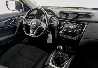 Подержанный автомобиль Nissan X-Trail 2021 года (26 фото)