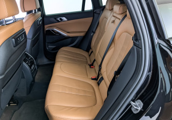 Подержанный автомобиль BMW X6 2022 года (18 фото)