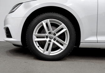 Подержанный автомобиль Audi A4 Sedan 2019 года (18 фото)