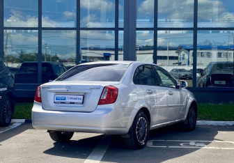 Подержанный автомобиль Daewoo Gentra Sedan 2014 года (5 фото)