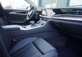 Подержанный автомобиль Hongqi H9 2023 года (11 фото)